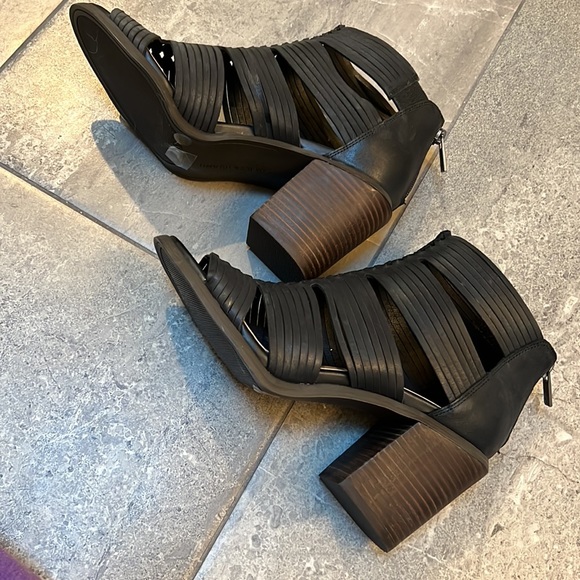 Lucky Brand Darvie Block Heel Sandals - Picture 7 of 11